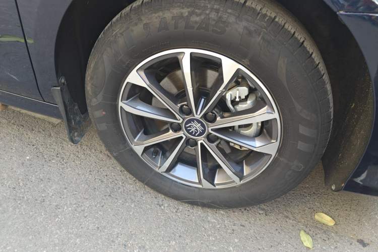 Used BYD Qin PLUS 2023 Champion Edition DM-i 55KM Leading Model Right Front Wheel Hub