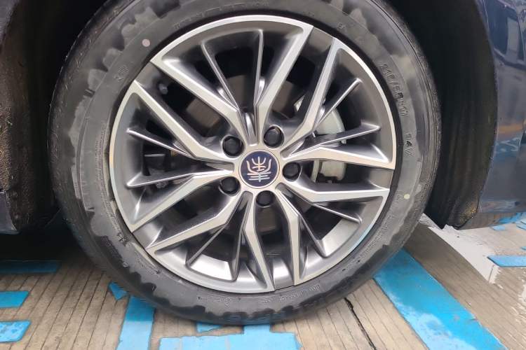 Used BYD Qin PLUS 2023 Champion Edition DM-i 55KM Superior Model Right Front Wheel Hub
