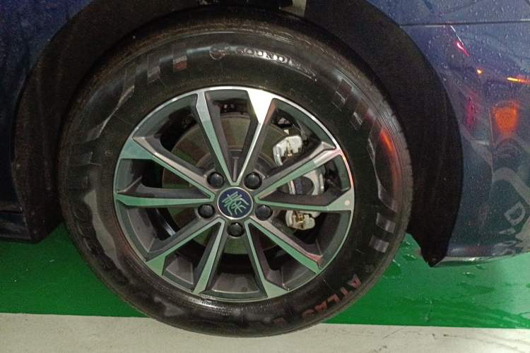 Used BYD Qin PLUS 2023 Champion Edition DM-i 55KM Leading Model Right Front Wheel Hub