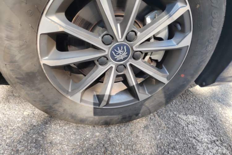Used BYD Qin PLUS 2023 Champion Edition DM-i 55KM Leading Model Right Front Wheel Hub