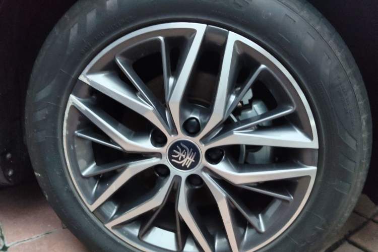 Used BYD Qin PLUS 2023 Champion Edition EV 420KM Superior Model Right Front Wheel Hub
