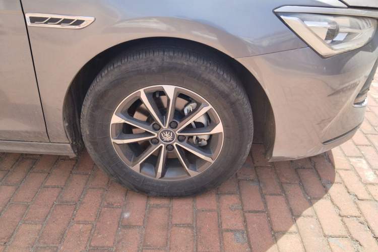 Used BYD Qin PLUS 2023 Champion Edition DM-i 55KM Leading Model Right Front Wheel Hub