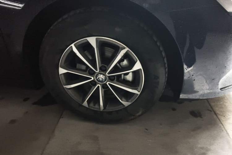 Used BYD Qin PLUS 2023 Champion Edition DM-i 55KM Leading Model Right Front Wheel Hub