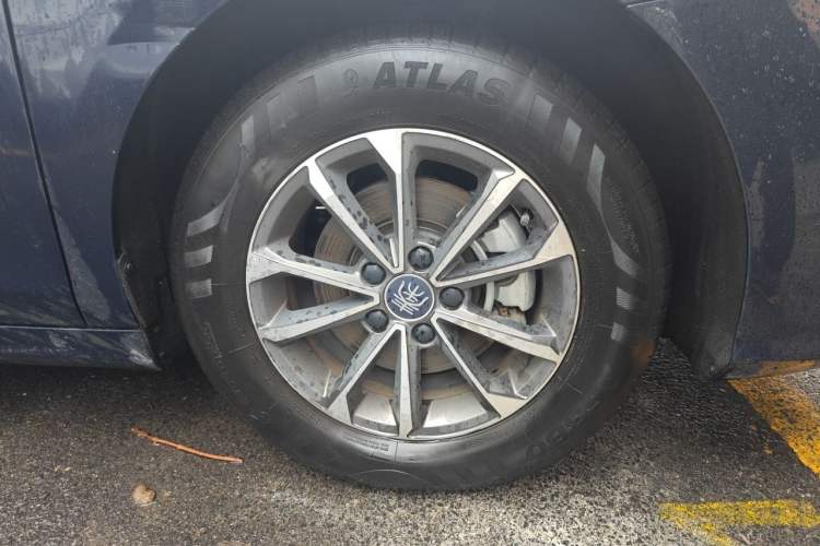Used BYD Qin PLUS 2023 Champion Edition DM-i 55KM Leading Model Right Front Wheel Hub