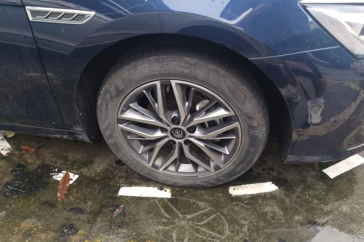 Used BYD Qin PLUS 2023 Champion Edition DM-i 120KM Leading Model Right Front Wheel Hub