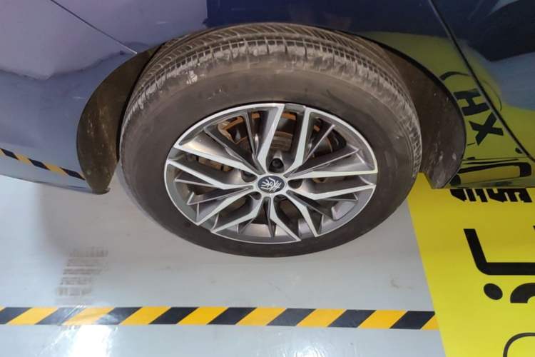 Used BYD Qin PLUS 2023 Champion Edition DM-i 55KM Superior Model Right Rear Wheel Hub