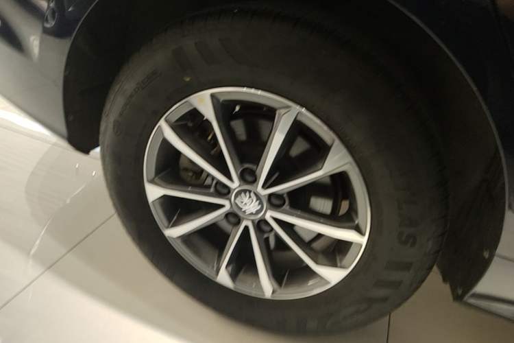 Used BYD Qin PLUS 2023 Champion Edition DM-i 55KM Leading Model Right Rear Wheel Hub
