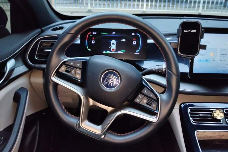 Used BYD Qin PLUS 2023 Champion Edition EV 420KM Superior Model Steering Wheel