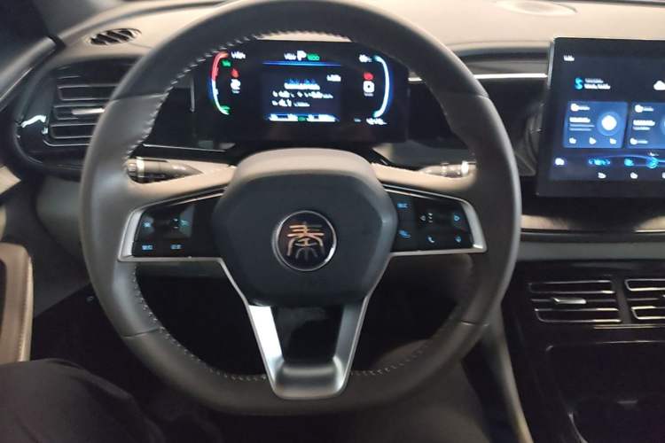 Used BYD Qin PLUS 2023 Champion Edition DM-i 55KM Leading Model Steering Wheel