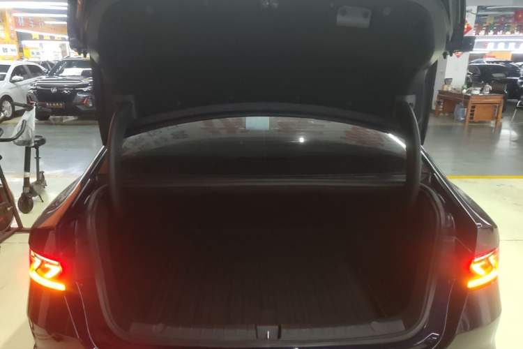 Used BYD Qin PLUS 2023 Champion Edition DM-i 55KM Leading Model Trunk