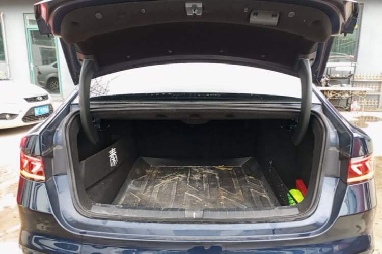 Used BYD Qin PLUS 2023 Champion Edition DM-i 55KM Leading Model Trunk