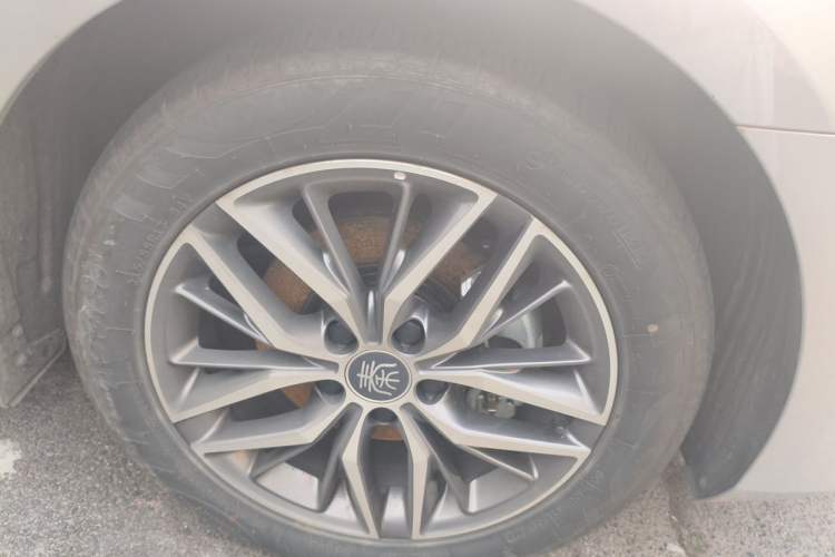 Used BYD Qin PLUS 2023 Champion Edition EV 510KM Excellence Model Right Front Wheel Hub