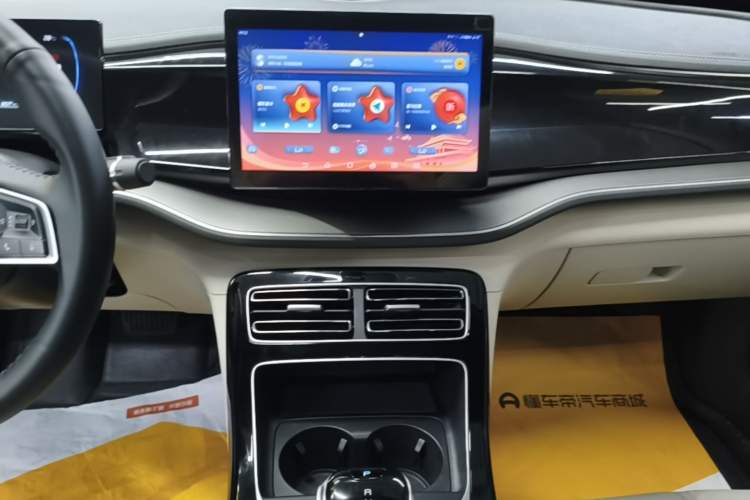 Used BYD Qin PLUS 2023 Champion Edition DM-i 120KM Leading Model Audio And AC Panel