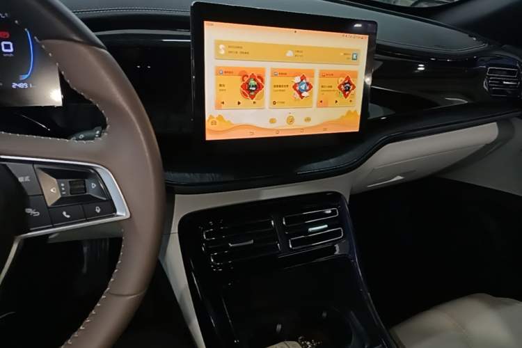 Used BYD Qin PLUS 2023 Champion Edition DM-i 55KM Leading Model Audio And AC Panel