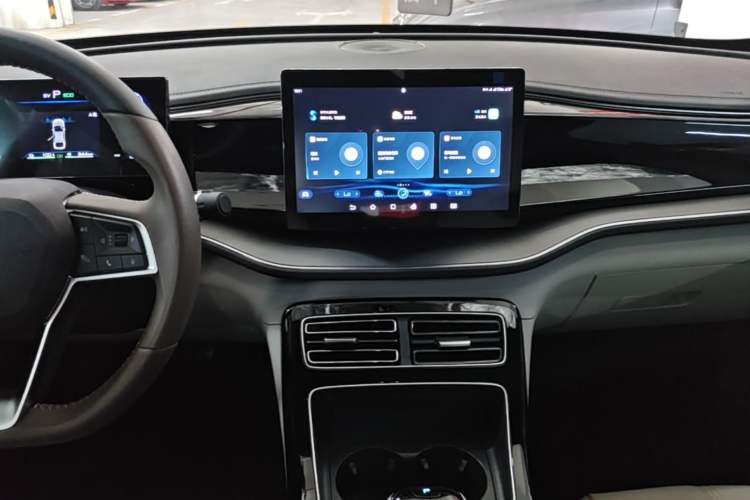 Used BYD Qin PLUS 2023 Champion Edition DM-i 55KM Superior Model Audio And AC Panel
