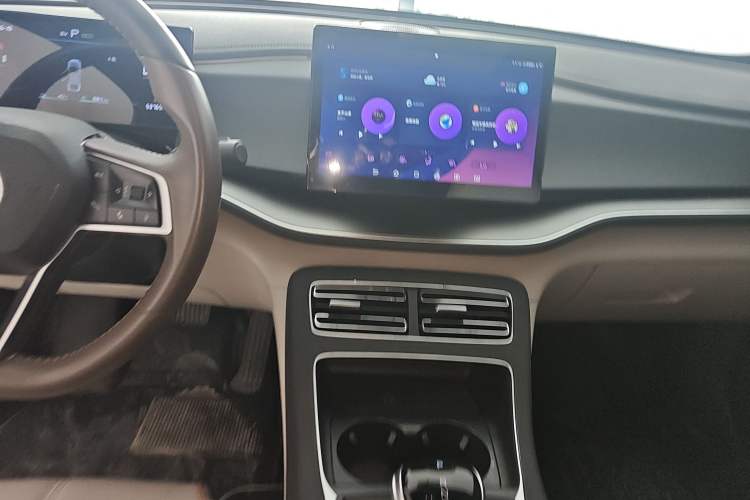 Used BYD Qin PLUS 2023 Champion Edition DM-i 120KM Leading Model Audio And AC Panel