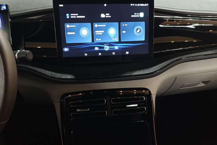 Used BYD Qin PLUS 2023 DM-i 120KM Navigation Excellence Model Audio And AC Panel