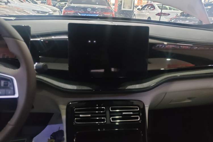 Used BYD Qin PLUS 2023 Champion Edition DM-i 55KM Leading Model Audio And AC Panel