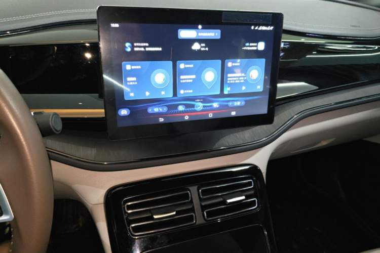 Used BYD Qin PLUS 2023 Champion Edition DM-i 55KM Leading Model Audio And AC Panel