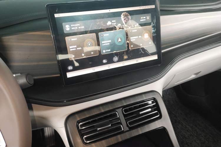 Used BYD Qin PLUS 2023 Champion Edition DM-i 55KM Leading Model Audio And AC Panel