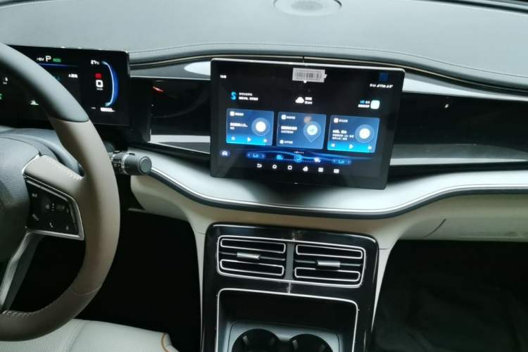 Used BYD Qin PLUS 2023 Champion Edition DM-i 120KM Leading Model Audio And AC Panel