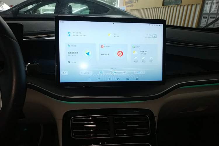 Used BYD Qin PLUS 2023 Champion Edition DM-i 120KM Excellence Model Audio And AC Panel