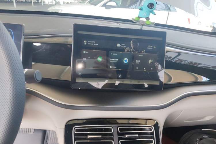 Used BYD Qin PLUS 2023 Champion Edition DM-i 120KM Leading Model Audio And AC Panel