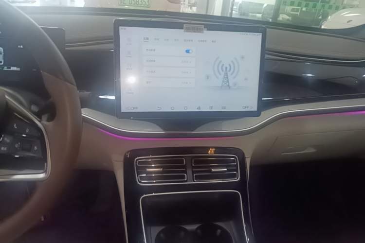 Used BYD Qin PLUS 2023 Champion Edition DM-i 120KM Excellence Model Audio And AC Panel
