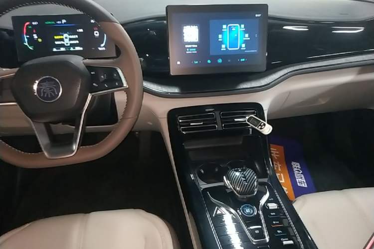 Used BYD Qin PLUS 2023 Champion Edition DM-i 55KM Leading Model Audio And AC Panel
