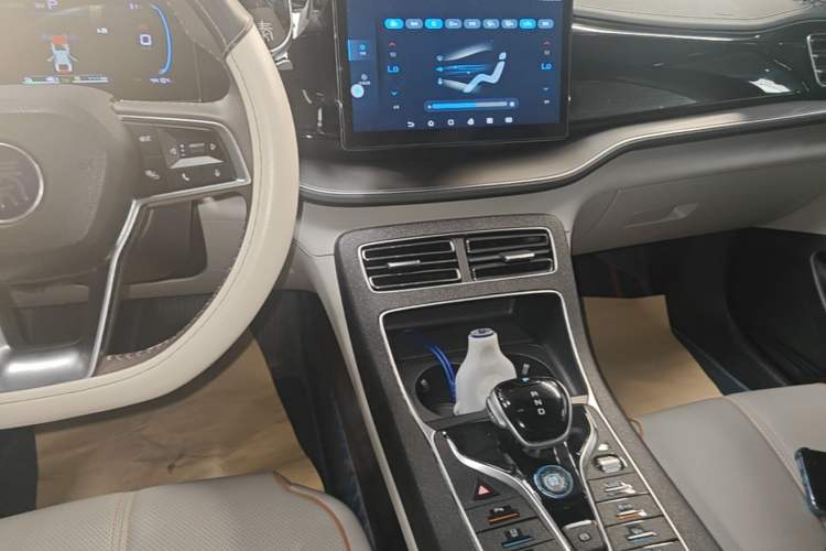 Used BYD Qin PLUS 2023 Champion Edition DM-i 120KM Leading Model Audio And AC Panel