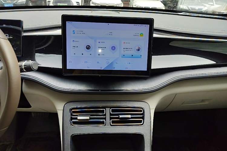 Used BYD Qin PLUS 2023 Champion Edition DM-i 55KM Leading Model Audio And AC Panel
