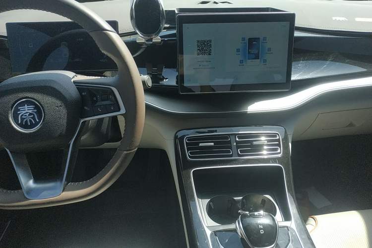 Used BYD Qin PLUS 2023 Champion Edition DM-i 120KM Leading Model Audio And AC Panel