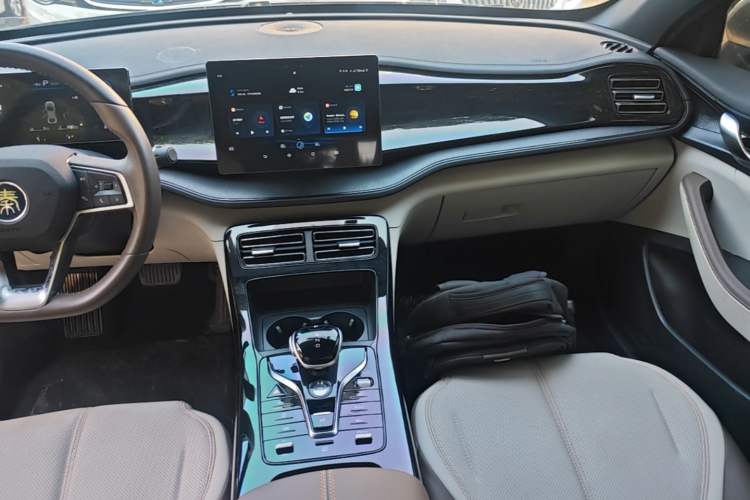 Used BYD Qin PLUS 2023 Champion Edition DM-i 55KM Leading Model Audio And AC Panel