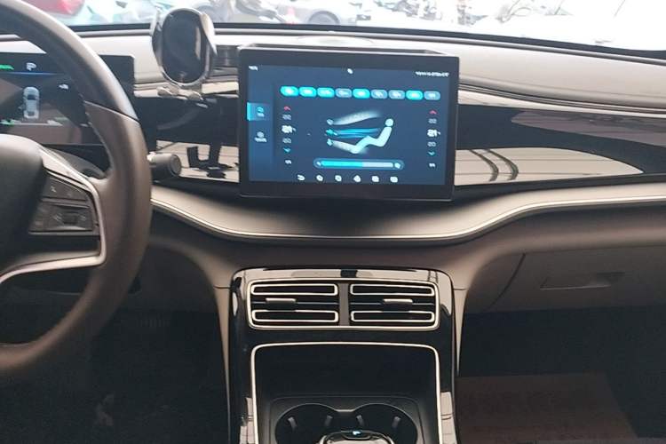 Used BYD Qin PLUS 2023 Champion Edition EV 420KM Superior Model Audio And AC Panel