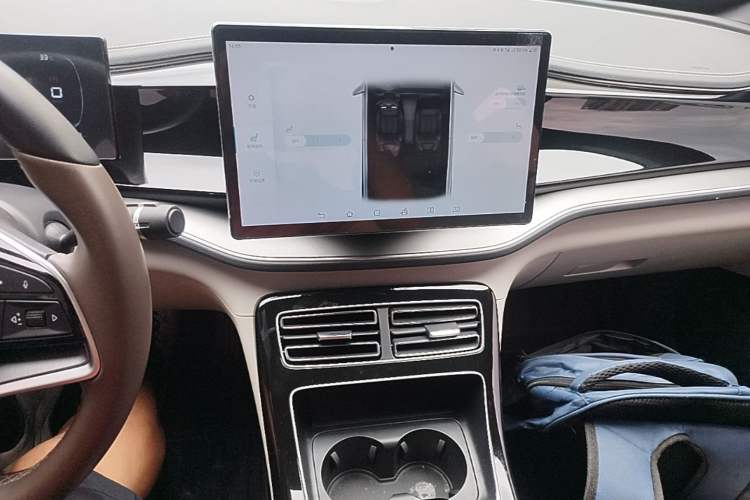 Used BYD Qin PLUS 2023 Champion Edition DM-i 120KM Excellence Model Audio And AC Panel