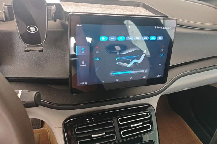 Used BYD Qin PLUS 2023 Champion Edition DM-i 55KM Leading Model Audio And AC Panel