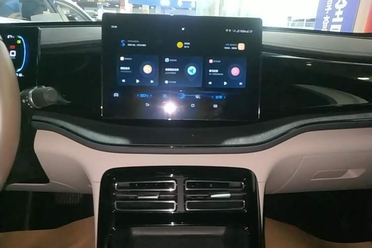 Used BYD Qin PLUS 2023 Champion Edition DM-i 55KM Leading Model Audio And AC Panel