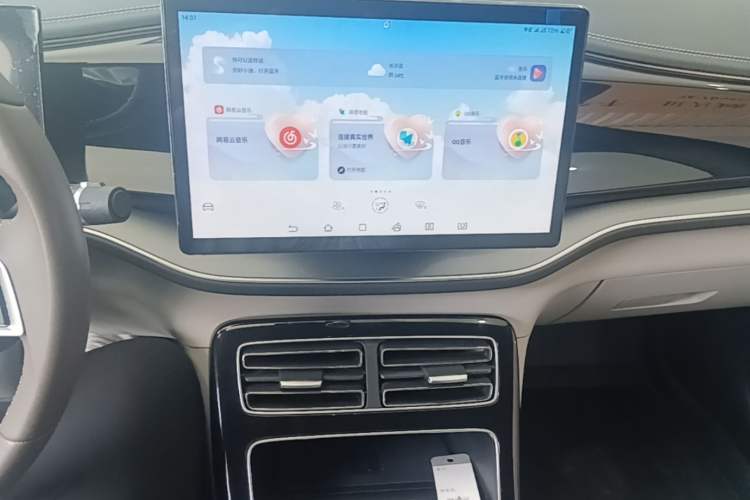Used BYD Qin PLUS 2023 Champion Edition DM-i 120KM Beyond Model Audio And AC Panel