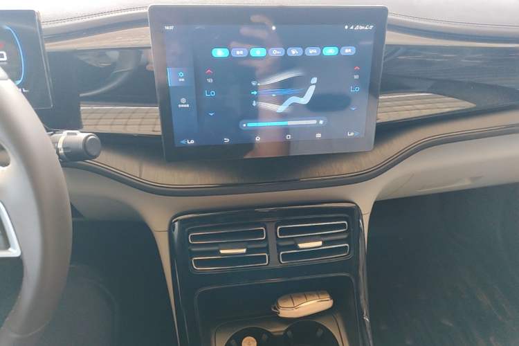 Used BYD Qin PLUS 2023 Champion Edition DM-i 55KM Leading Model Audio And AC Panel