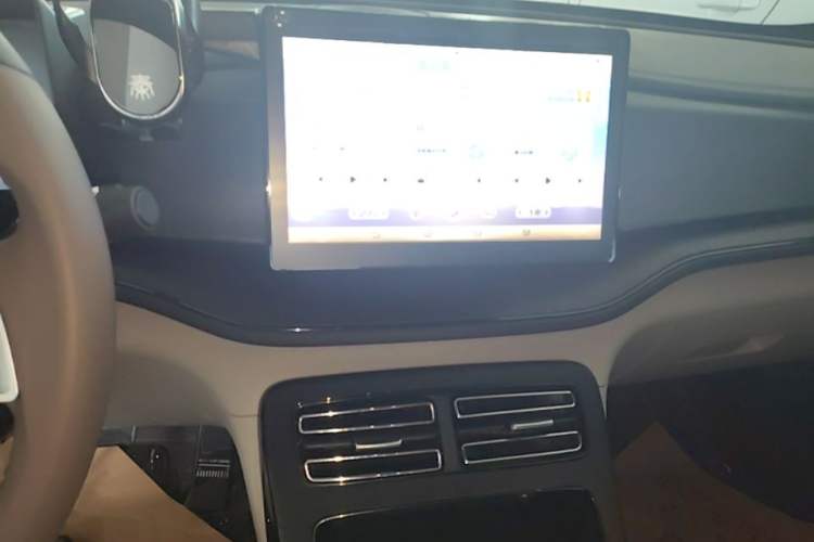 Used BYD Qin PLUS 2023 Champion Edition DM-i 55KM Leading Model Audio And AC Panel