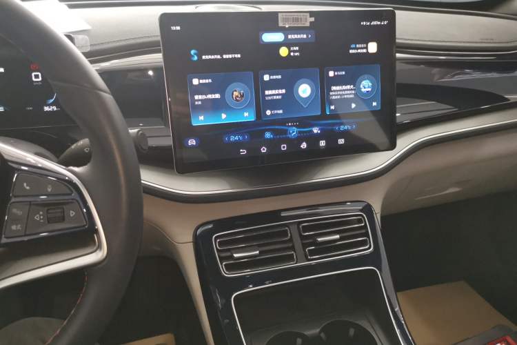 Used BYD Qin PLUS 2023 Champion Edition DM-i 120KM Excellence Model Audio And AC Panel