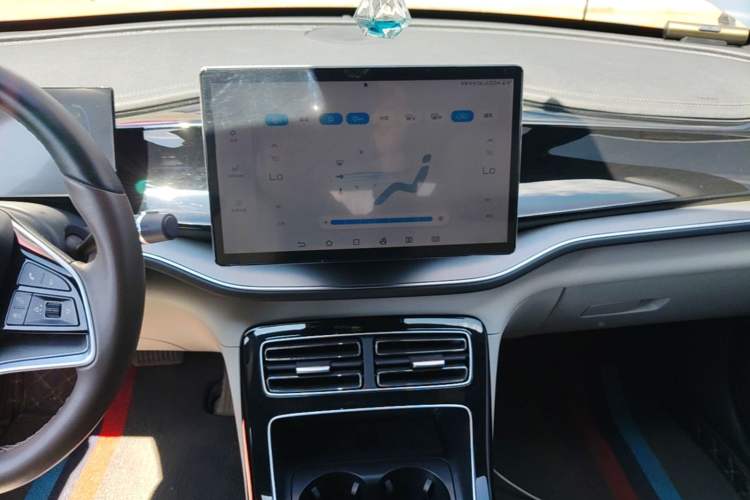 Used BYD Qin PLUS 2023 Champion Edition DM-i 120KM Excellence Model Audio And AC Panel