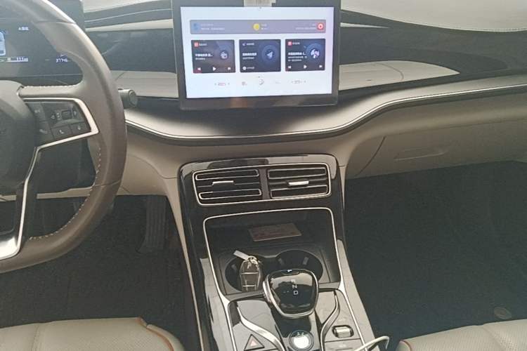 Used BYD Qin PLUS 2023 Champion Edition DM-i 120KM Leading Model Audio And AC Panel