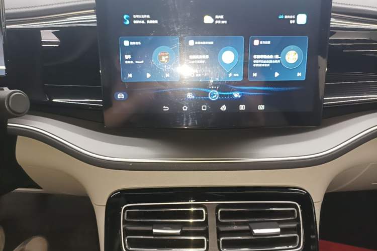 Used BYD Qin PLUS 2023 Champion Edition DM-i 120KM Leading Model Audio And AC Panel
