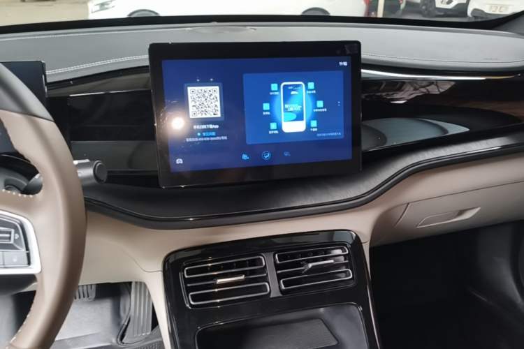 Used BYD Qin PLUS 2023 Champion Edition DM-i 55KM Leading Model Audio And AC Panel