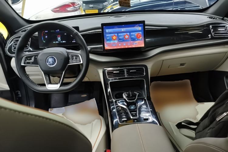 Used BYD Qin PLUS 2023 Champion Edition DM-i 120KM Leading Model Center Console