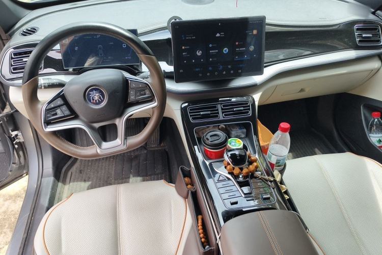 Used BYD Qin PLUS 2023 Champion Edition DM-i 120KM Excellence Model Center Console