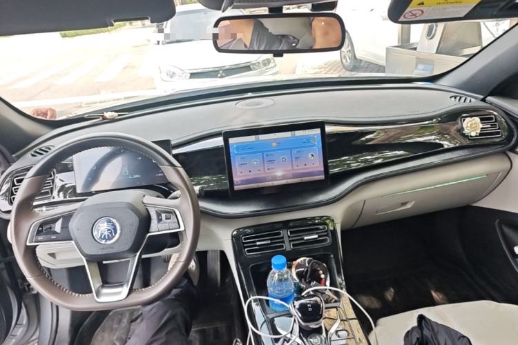 Used BYD Qin PLUS 2023 Champion Edition DM-i 55KM Leading Model Center Console