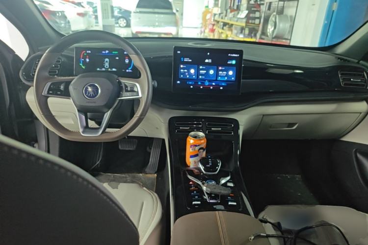 Used BYD Qin PLUS 2023 Champion Edition DM-i 55KM Leading Model Center Console