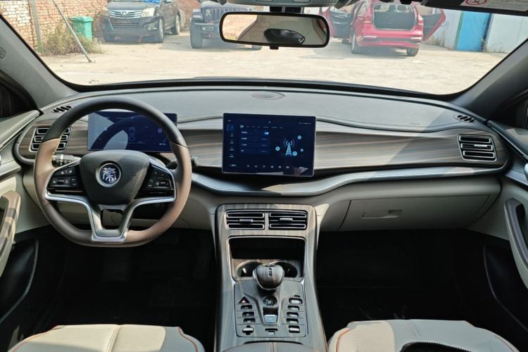 Used BYD Qin PLUS 2023 Champion Edition EV 510KM Beyond Model Center Console